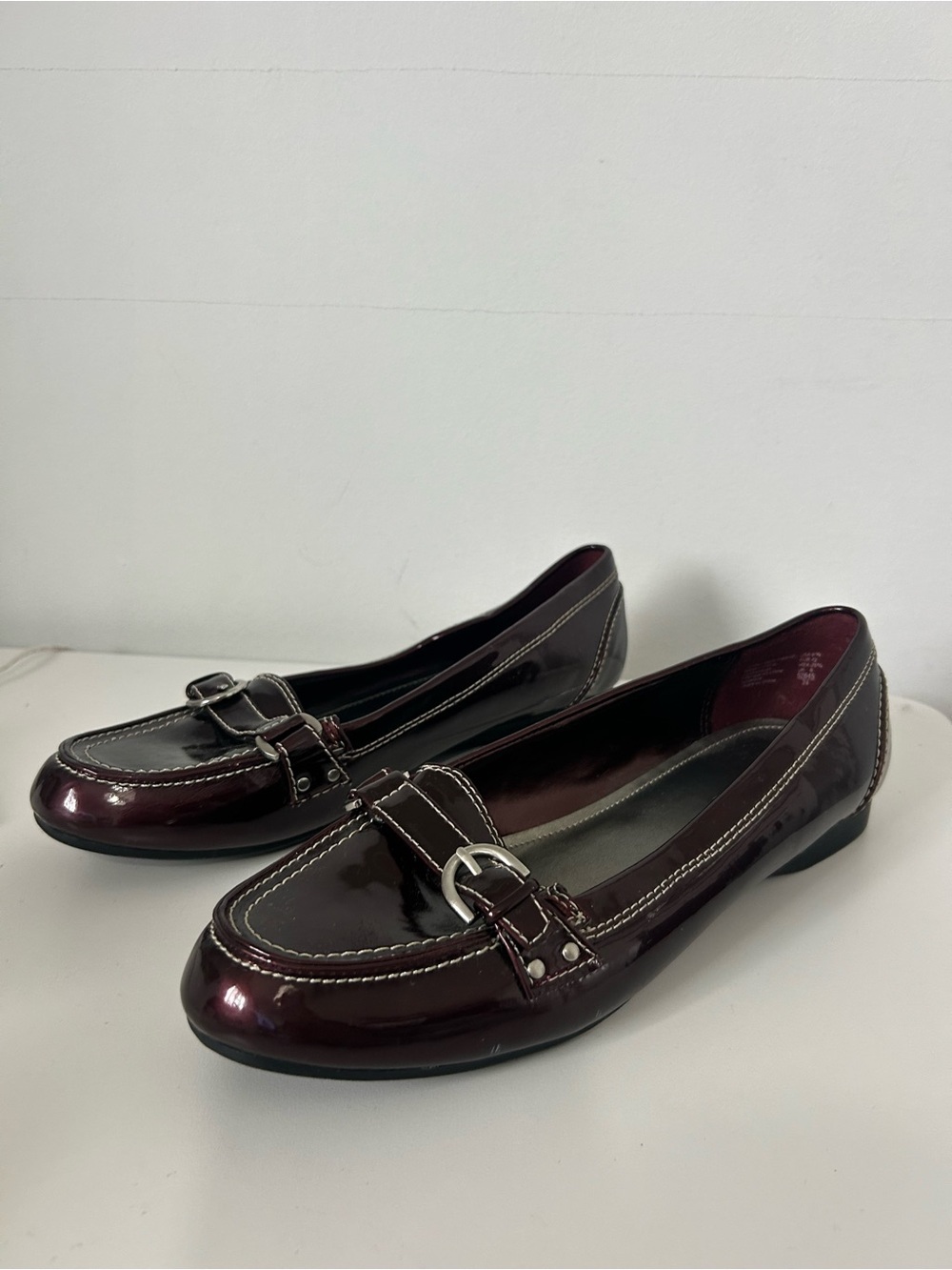 y2k 90s Burgundy Patent Mary Janes Silver Buckle Size 9 1/2 Chic Tweed Retro